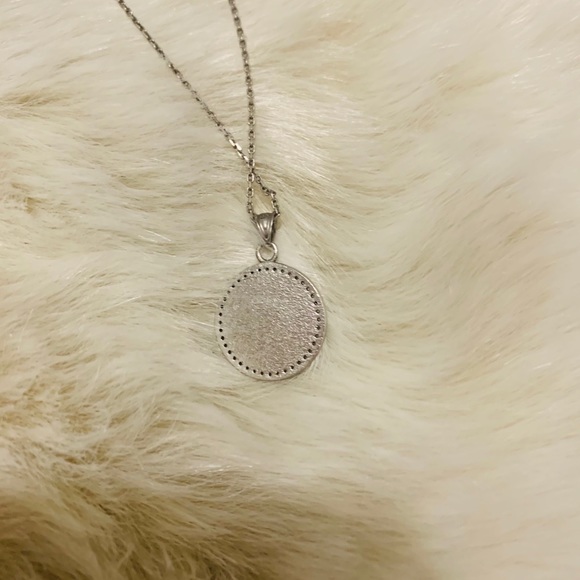 ‘E’ Initial Necklace - Picture 2 of 3